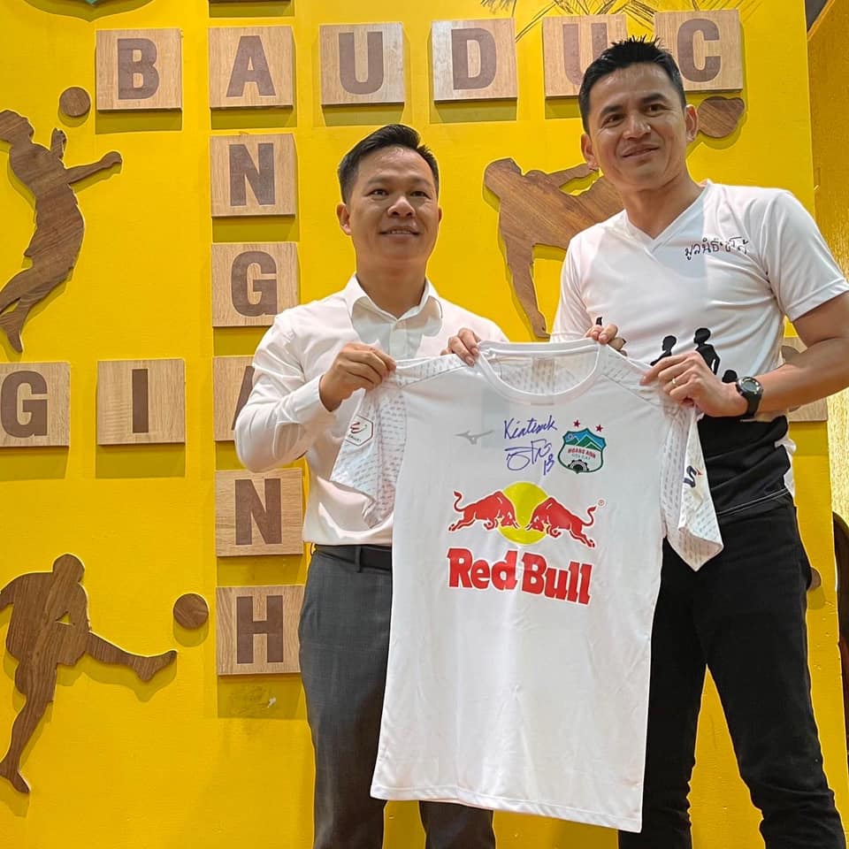 Một CĐV tặng thưởng HA.GL 500 triệu đồng